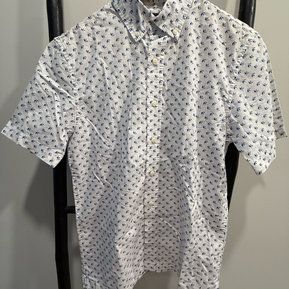 XS Banana Republic Button Down White and Blue Slim Fit Print Shirt - Picture 2 of 8